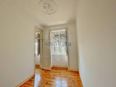 Apartamento T3 à venda na Rua do Sol à Graça