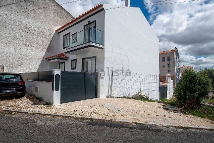 Loures