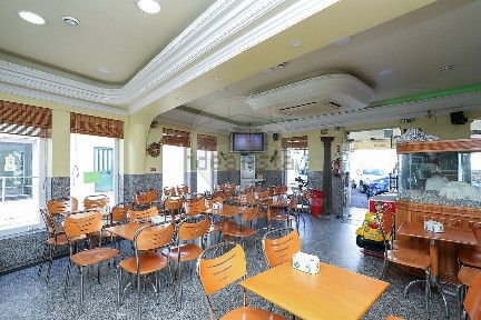 Espaço comercial à venda no Largo da Igreja