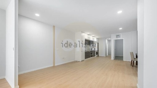 Apartamento T3 à venda na Avenida Portas do Minho
