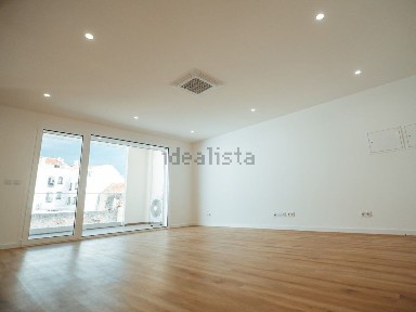 Apartamento T2 à venda na Avenida da Independência Nacional