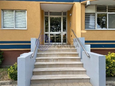 Apartamento T3 à venda na Rua Carlos Oliveira, 51