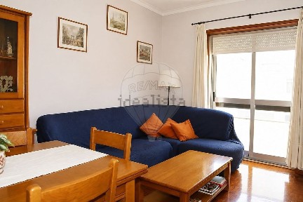 Apartamento T2 à venda na Rua de Oliveira Monteiro