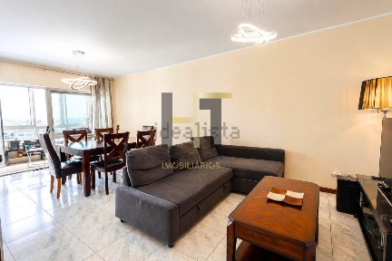Apartamento T2 à venda na Rua Simão Bolívar