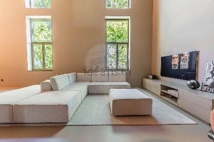 Apartamento T2 à venda na Avenida Sacadura Cabral