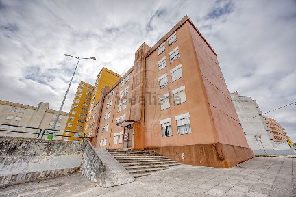 Apartamento T2 à venda na Praceta Diogo de Macedo