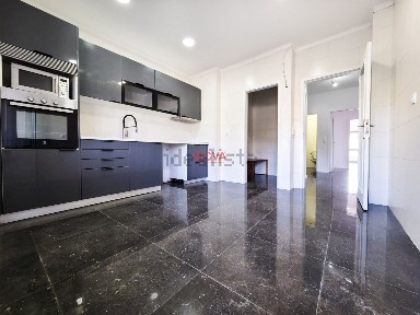 Apartamento T3 à venda na Rua São Tiago, 198