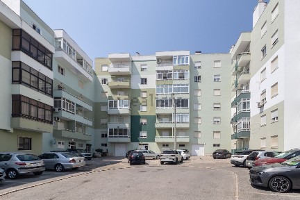 Apartamento T2 à venda na Rua Adolfo Simões Muller, 21