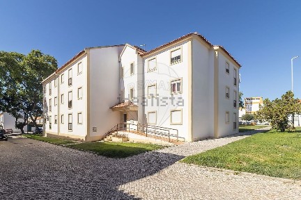Apartamento T3 à venda na Rua Henrique de Barros