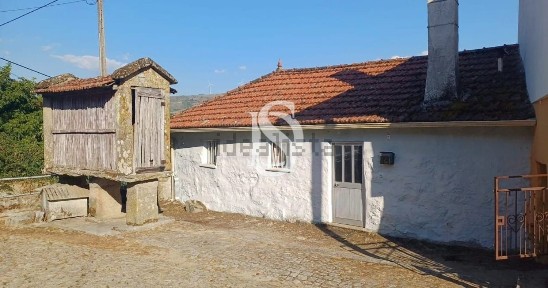 Casa de aldeia à venda em Soutelo de Aguiar