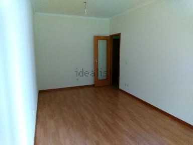 Arrendamento de apartamento T1 na Candal - Regadas