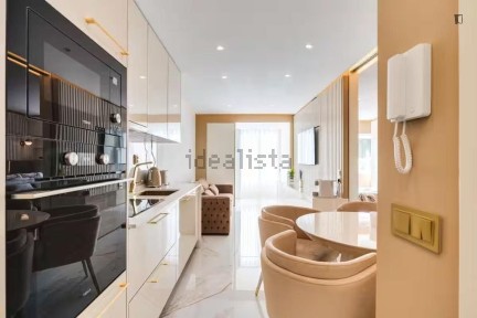 Arrendamento de apartamento T1 na Rua do Duque da Terceira
