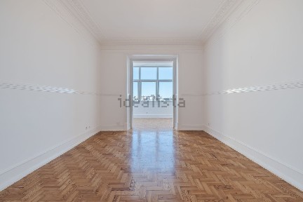 Arrendamento de apartamento T2 na Avenida Ressano Garcia, 22