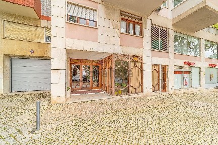 Arrendamento de apartamento T2 na Rua Professor Reinaldo dos Santos