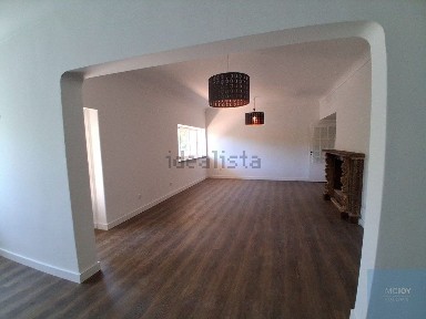 Arrendamento de apartamento T5 na Rua Diogo Dias