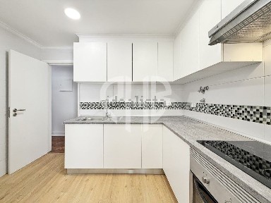 Arrendamento de apartamento T2 na Avenida General Humberto Delgado, 24
