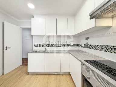 Arrendamento de apartamento T2 na Avenida General Humberto Delgado, 24