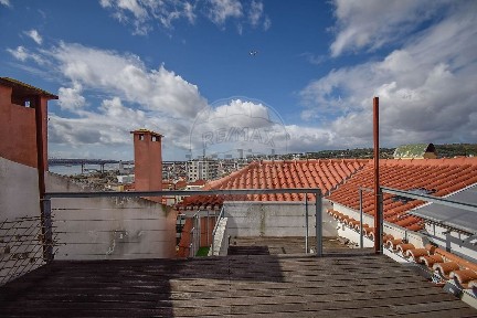 Arrendamento de apartamento T2 na Rua Ribeiro Sanches, 23