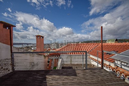 Arrendamento de apartamento T2 na Rua Ribeiro Sanches, 23