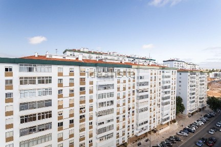 Arrendamento de apartamento T3 na Rua Maria Telles Mendes, 6