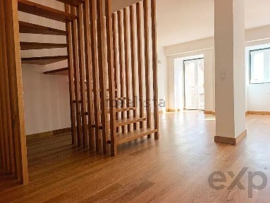 Arrendamento de apartamento T2 na Rua do Meio à Lapa