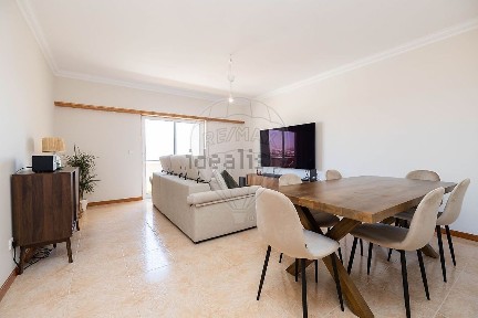 Arrendamento de apartamento T2 na Rua Soeiro Pereira Gomes
