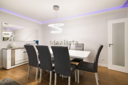 Arrendamento de apartamento T3 na Rua Pulido Valente, 21
