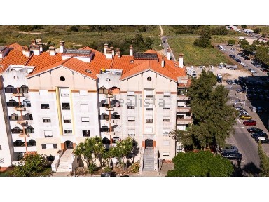 Apartamento T3 à venda na Rua Capitão Salgueiro Maia
