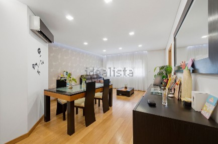 Apartamento T2 à venda na Rua Carlos Ramos, 10