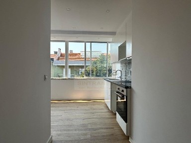 Apartamento T2 à venda na Damaia de Cima