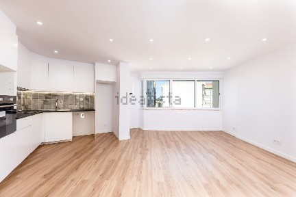 Apartamento T2 à venda na Avenida Dom Nuno Álvares Pereira
