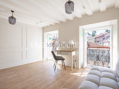 Duplex à venda na Praça da Alegria