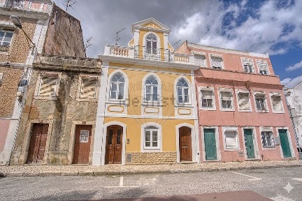 Moradia independente à venda na Rua Alexandre de Sá Pinto, 111