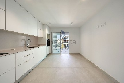 Arrendamento de apartamento T2 na Rua Drummond de Andrade