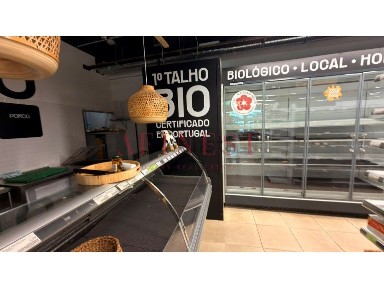 Espaço comercial à venda na Rua Ivone Silva