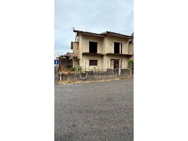 Moradia geminada à venda na Rua Vista, 103