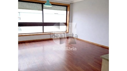 Apartamento T1 à venda na Avenida de José da Silva Soares