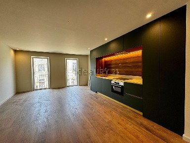 Apartamento T0 à venda na Rua de Brito Capelo, 573