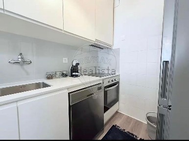 Apartamento T1 à venda na Rua São Roque da Lameira, 2165