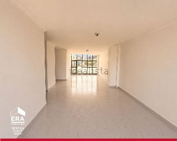 Apartamento T3 à venda na Praceta Raúl Brandão