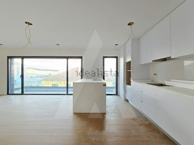 Apartamento T3 à venda na Travessa Maria da Fonte