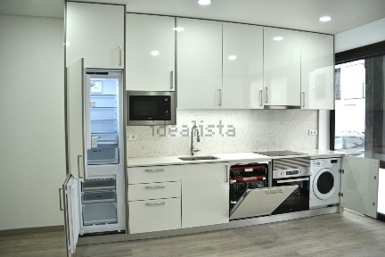 Apartamento T5 à venda na Rua Capitão Sousa Pizarro