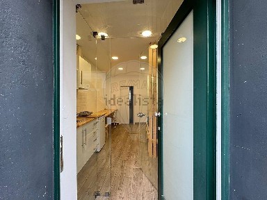 Espaço comercial à venda na Rua do Menino Jesus