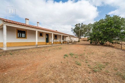 Moradia independente à venda em Serpa