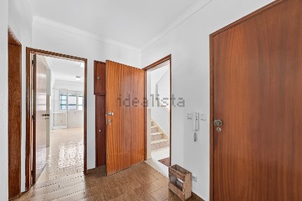Apartamento T3 à venda na Rua Pinheiro e Rosa, 84