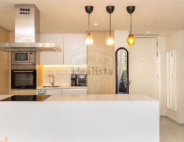 Arrendamento de apartamento T2 na Rua Padre Luís Aparício
