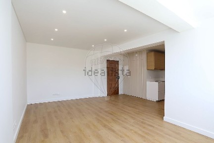 Apartamento T2 à venda na Rua Engenheiro Dom António Castelo Branco