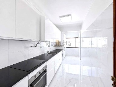 Apartamento T2 à venda na Avenida Dom Nuno Álvares Pereira, 5 b