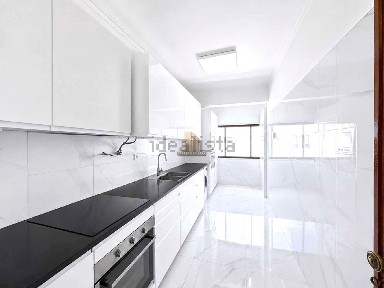 Apartamento T2 à venda na Avenida Dom Nuno Álvares Pereira, 5 b