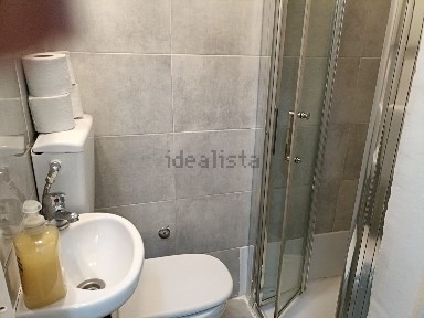 Apartamento T1 à venda na Rua da Bica de Duarte Belo